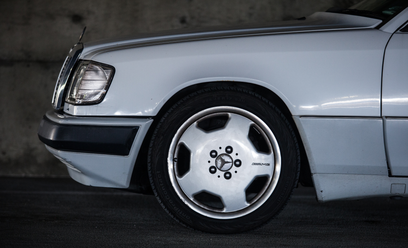 Illustration for article titled Analog Adventures in a 1992 Mercedes 300E : Neo Classic Review